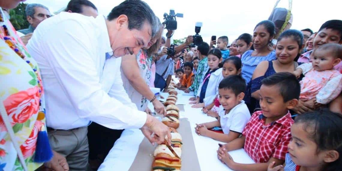 Cientos de niños disfrutan del festival de Reyes Magos de Súper Sánchez  y el Ayuntamiento de Centro
