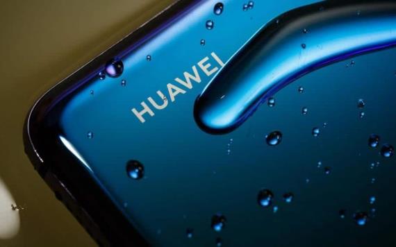 Huawei sanciona a empleados por tuitear mensaje desde iPhone