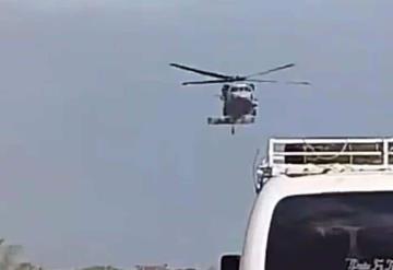 Intercepta helicóptero de la marina a huachicoleros en carretera federal Coatzacoalcos - Cárdenas