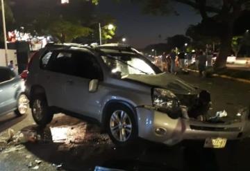 Aparatoso accidente en Avenida Universidad