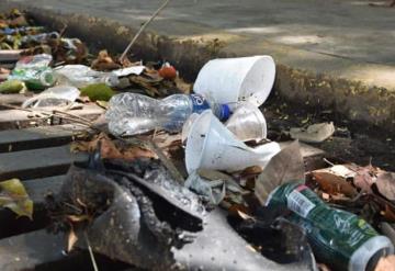 Sustraen cinco toneladas de basura de alcantarillas en colonias de Villahermosa