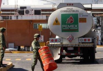 Detienen a presunto huachicolero dentro de Pemex