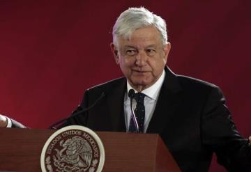 Entrega AMLO primeras pensiones para adultos mayores