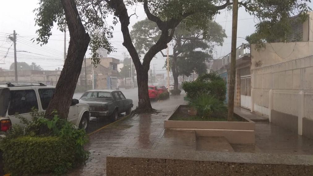 Repentina lluvia en Villahermosa, tome precauciones
