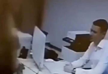 Mujer hace  striptease al gerente de un banco para conseguir préstamo