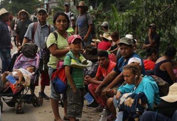 Caravana migrante con más de 700 hondureños cruzan a Guatemala