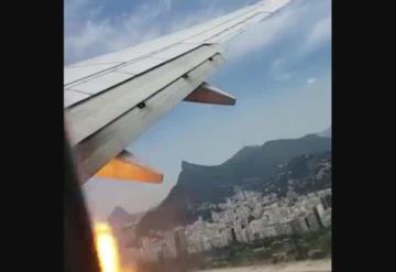 Explota motor de un avión en pleno vuelo, pasajero graba el momento de terror