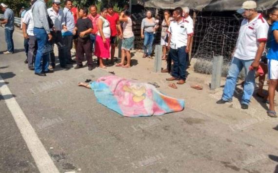 Hombre es arrollado y muere sobre la carretera Villahermosa-Cárdenas
