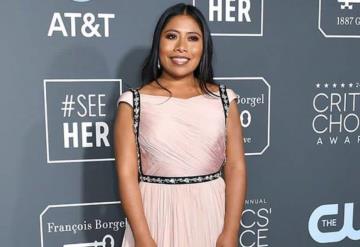 Yalitza Aparicio luce blusa oaxaqueña en una revista de Estados Unidos