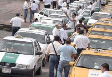 Nuevas reglas al servicio de taxis, tienen seis meses para acatarlas