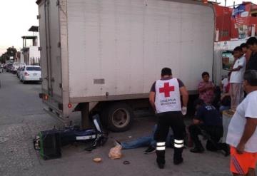 Camión embiste a repartidor de tortas; resultó severamente lesionado