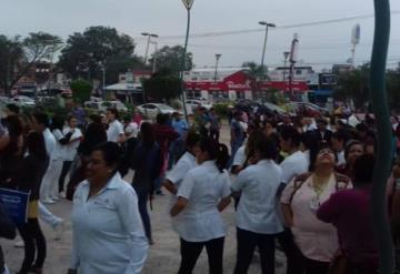 FOTOGALERIA: Así desalojaron tabasqueños sus lugares de trabajo por fuerte sismo