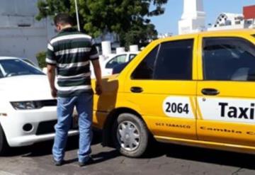 ¿Y quién tuvo la culpa? Camaro y taxi chocan en Av. 27 de Febrero