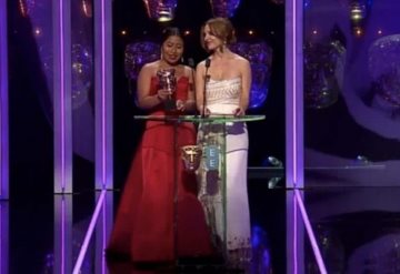 Así presentaron Yalitza Aparicio y Marina de Tavira un premio en los BAFTA en Europa