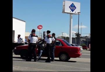 Otro cuentahabiente fue asaltado esta tarde luego de retirar en Bancomer de Plaza San Joaquín