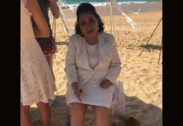 Compra Carmen Salinas un par de zapatos en prestigiosa tienda y le dan dos izquierdos