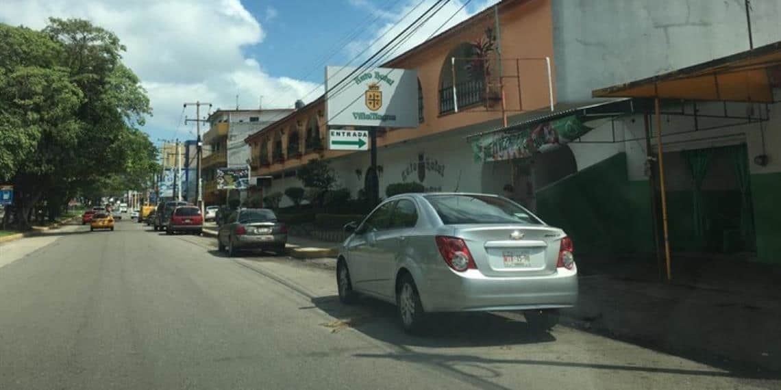Así lucen las entradas de algunos moteles y hoteles de Villahermosa