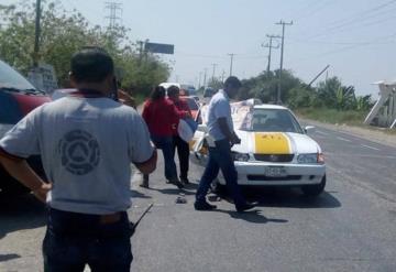 Una persona que regresaba de rehabilitación sufre accidente en taxi sobre la Villahermosa-Frontera