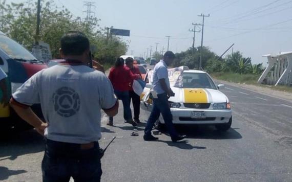 Una persona que regresaba de rehabilitación sufre accidente en taxi sobre la Villahermosa-Frontera