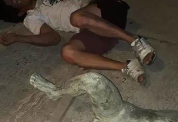 Hombre intenta robar una estatua de los niños traviesos y le cae encima