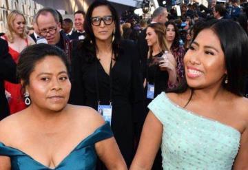 Orgullosa de sus raíces, Yalitza Aparicio acude a los Premios Oscar con su madre