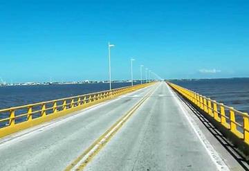 Cerrado el paso a vehículos pesados en el puente LA UNIDAD en carretera Cd. Del Carmen a Champotón