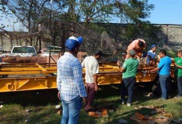 Prepara artesano Azael Méndez, carro alegórico de Jonuta