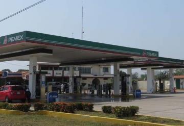 Con machete y pistola asaltan a una familia en una gasolinera en carretera Cunduacán - La Isla