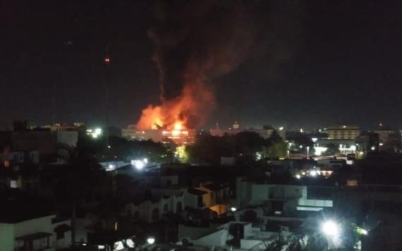 Se incendia Chedraui Mina, ubicado entre Arboledas y Av. Francisco Javier Mina