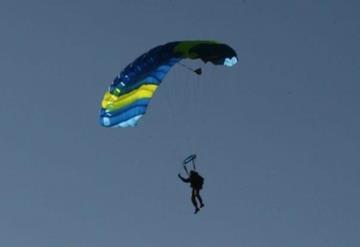 Falla su paracaídas y muere; todo queda grabado en video