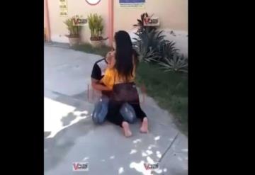 Apuñala a su novio y en la agonía del joven le pide perdón con besos y abrazos