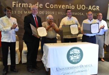 Firma de convenio Universidad Olmeca y la empresa AGR