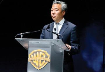 CEO de Warner Bros renuncia por relación con joven actriz