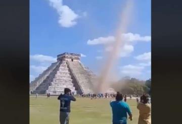 Pequeño tornado sorprende a los vistantes de Chichén Itzá en Yucatán