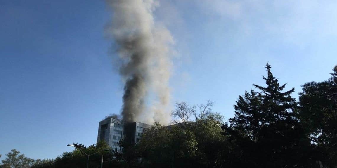 Se incendia el edificio sede de la Comisión Nacional del Agua