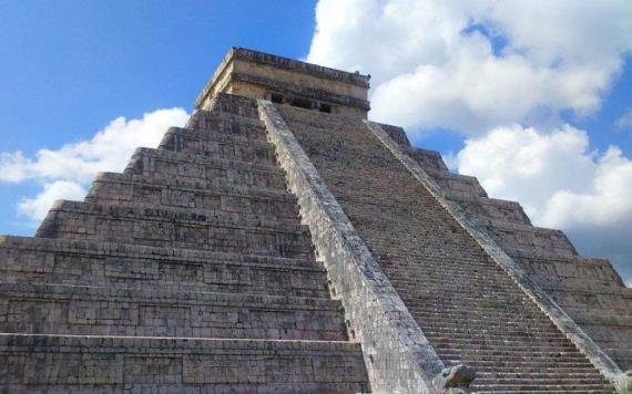 Torbellino sorprende a turistas en Chichén Itzá