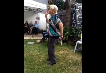 VIDEO: Sorprende abuelita de 94 años bailando reggaetón en su cumpleaños