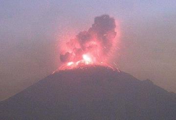 Explosión del Pococatépetl cimbra edificios de Puebla