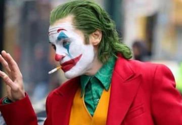 Primer tráiler de Joker: El príncipe payaso del crimen oculta un oscuro y triste pasado