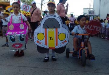 Desfilan en Tacotalpa por la Semana Nacional de Educación Vial