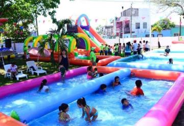 Disfrutan villahermosinos de La playa va a tu colonia