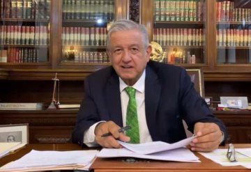 López Obrador firma memorándum que busca cancelar la Reforma Educativa