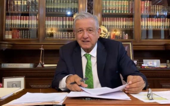 López Obrador firma memorándum que busca cancelar la Reforma Educativa