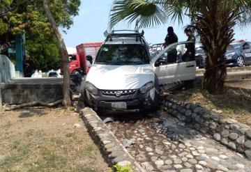 Quiso escapar al estilo Rápido y Furioso; había robado una camioneta en la colonia El Espejo