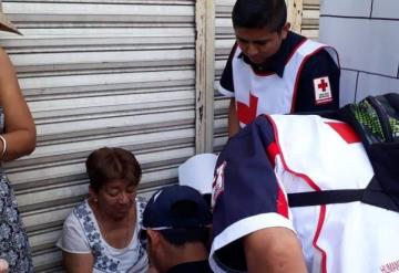 Mujer es atendida por golpe de calor durante Viacrucis de Tamulté