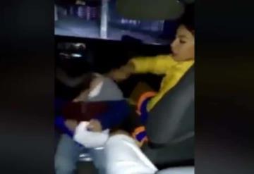 Graban a animadora infantil cuando golpea a niño