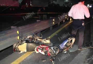 Sujeto muere tras ser arrollado en la Villahermosa-Cárdenas, viajaba en moto robada