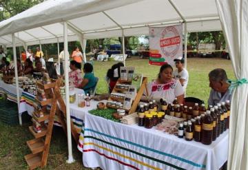 Disfruta del tianguis campesino que se ha instalado en Comalcalco en la Zona Arqueológica