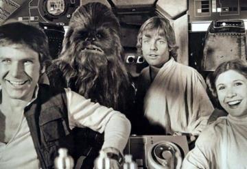 Luke Skywalker y Han Solo lloran la muerte de Chewbacca