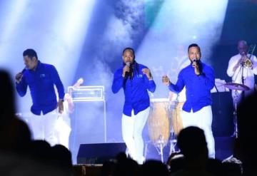 Con éxito se presenta el grupo de salsa "Team Band" en el Teatro al Aire Libre del Parque Tabasco